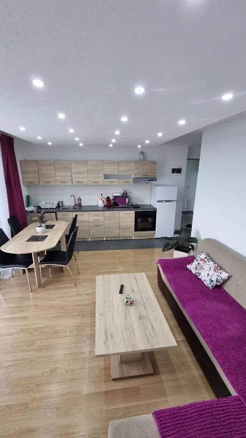 Muric Apartman 6 Ljubljana 0*,